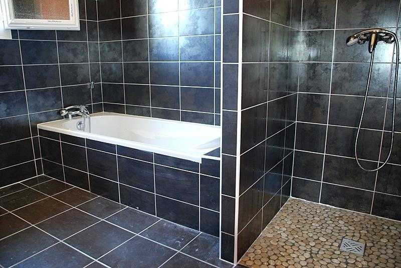 Finition Mur Salle De Bain Poser Du Carrelage Mural Sur La Peinture