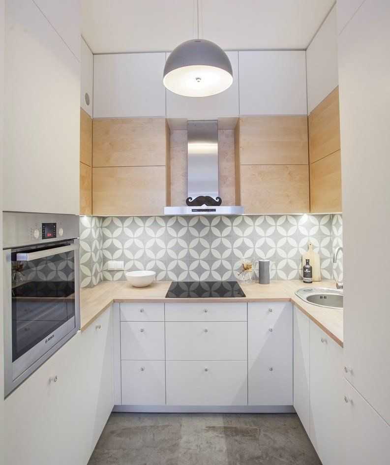 dosseret cuisine en carreaux de ciment plan de travail et armoires en bois clair