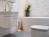 Une Salle De Bains Grise élégance Et Chic Contemporain Archzine Opinion De Carrelage Contemporain